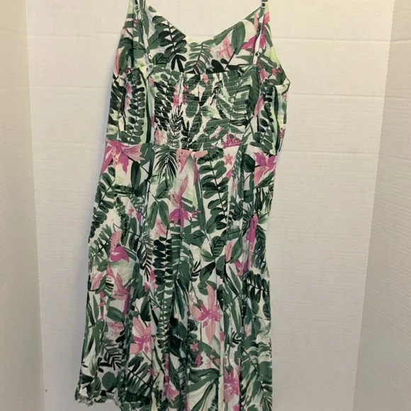 OLD NAVY GREEN AND PINK FLORAL SUN DRESS SMOCKED BACK ADJUSTABLE STRAPS SIZE MED - Picture 4 of 5